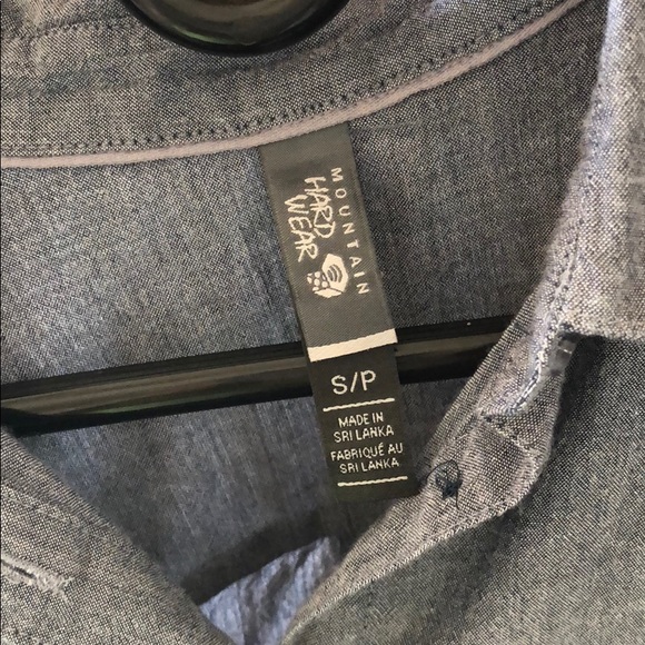 Mountain hardwear button up shirt - Picture 3 of 4